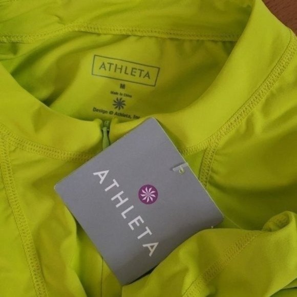 Sold NWT Athleta Long Sleeve Ruched Rash M - Picture 2 of 7